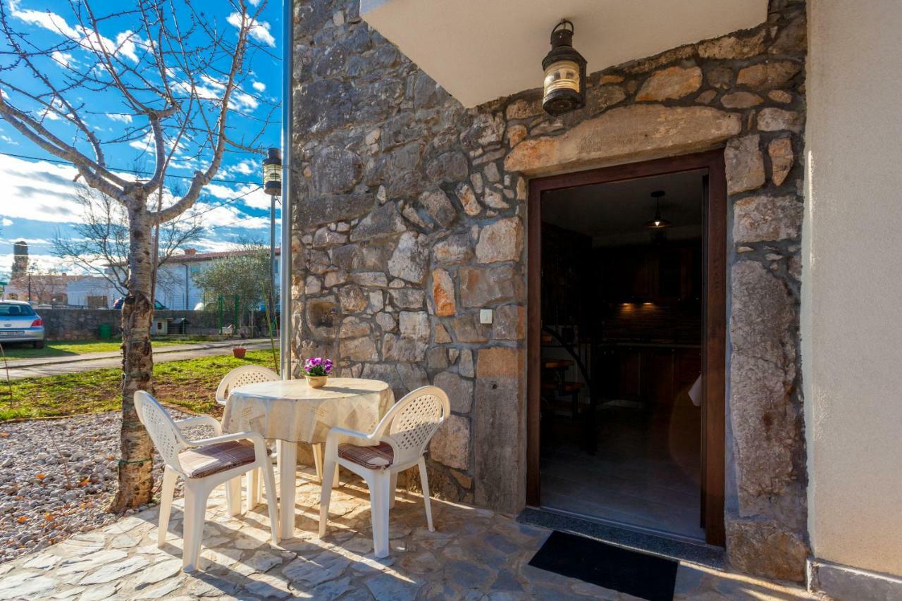 Apartments Nella Sveti Anton  Εξωτερικό φωτογραφία