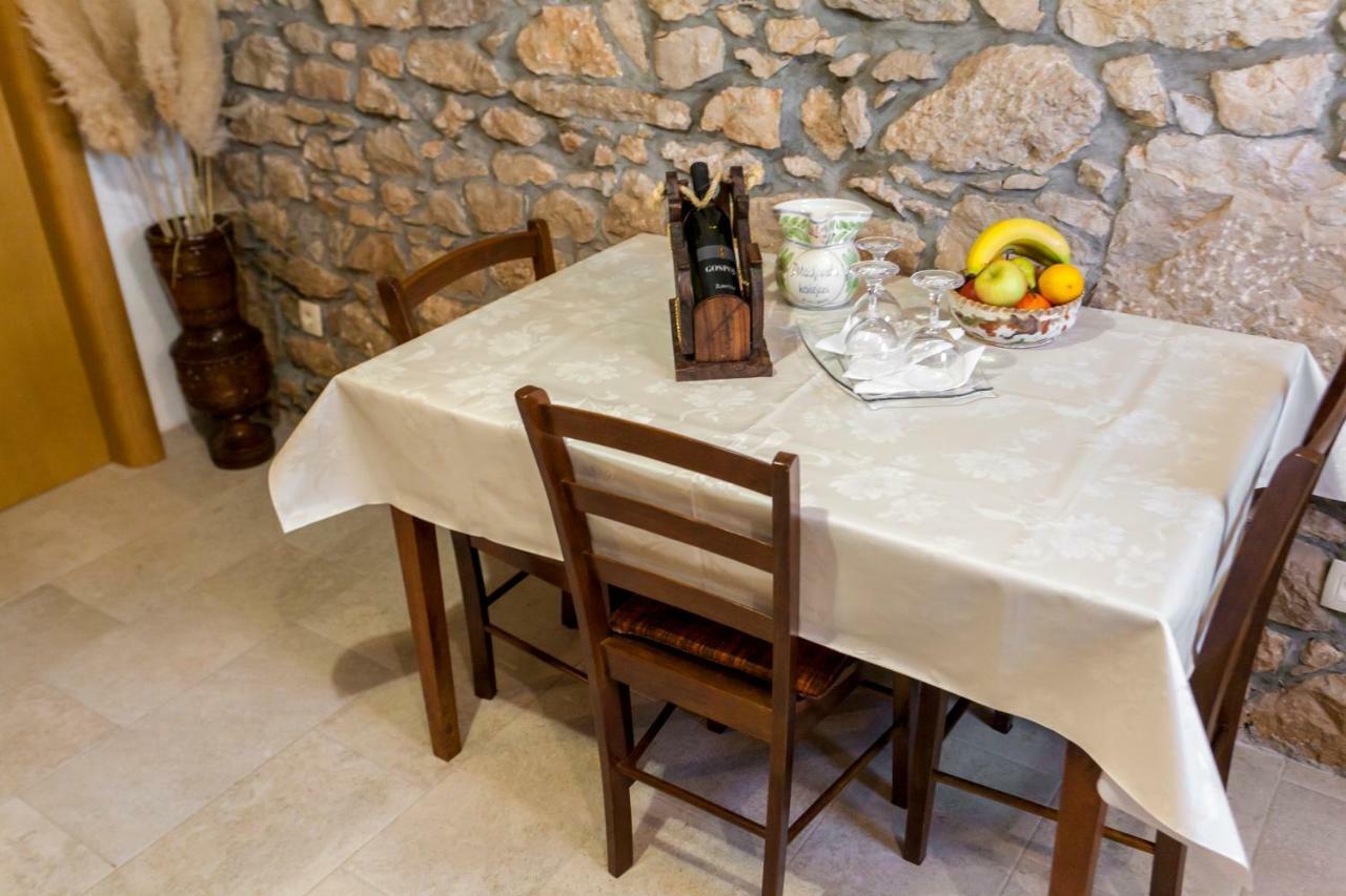 Apartments Nella Sveti Anton  Εξωτερικό φωτογραφία